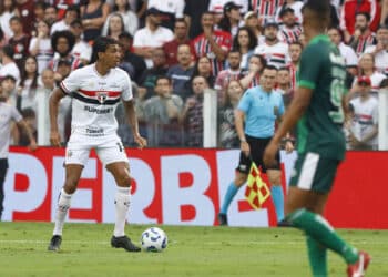 Luiz Gustavo se une ao mesmo time de Thiago Silva