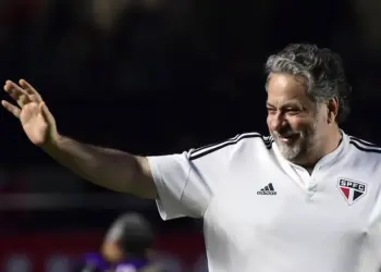 Casares acredita em recuperação e vai assinar com jogador lesionado