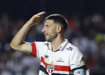 Calleri surpreende todo mundo com retorno e é flagrando treinando no São Paulo