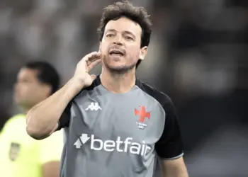 Casares se movimenta e São Paulo assina com meia do Vasco