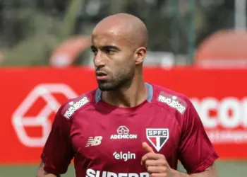 Lucas Moura teve peso na negociação e atacante assinou com o São Paulo